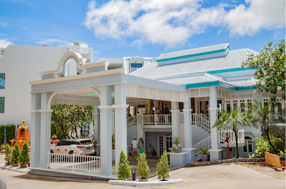 Post-Holiday Reset by the Sea: Why Karon Still Works After New Year